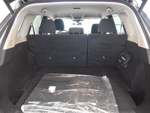 Used 2025 Nissan Rogue SV AWD/4WD image 16