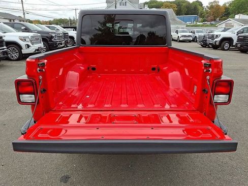Used 2024 Jeep Gladiator Sport image 33