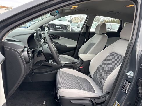 Used 2023 Hyundai Kona SE image 13