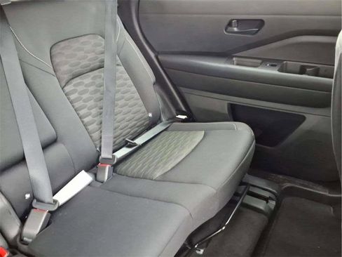 Used 2024 Nissan Pathfinder SV image 18