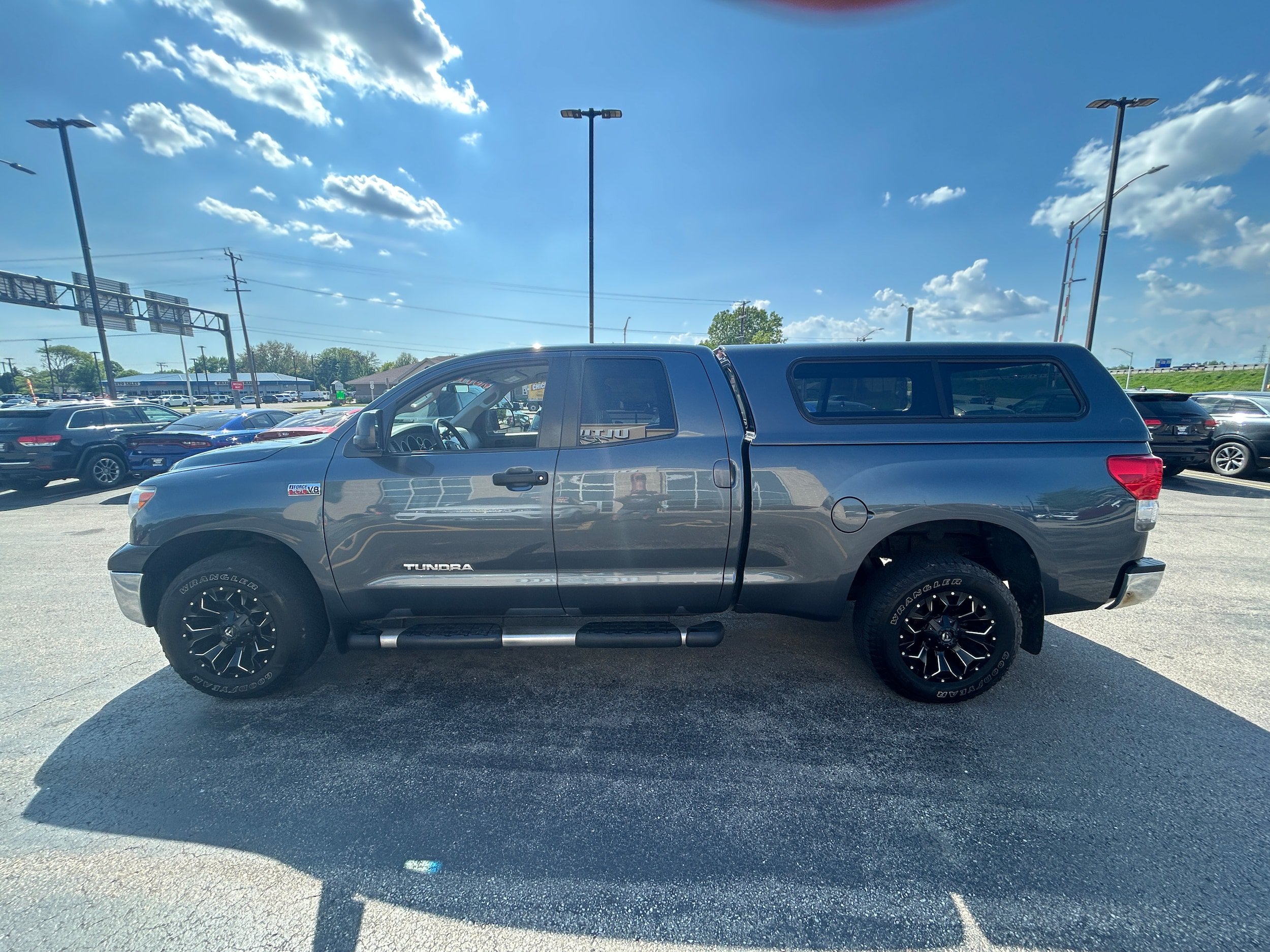 Used 2010 Toyota Tundra 4x4 Double Cab image 2