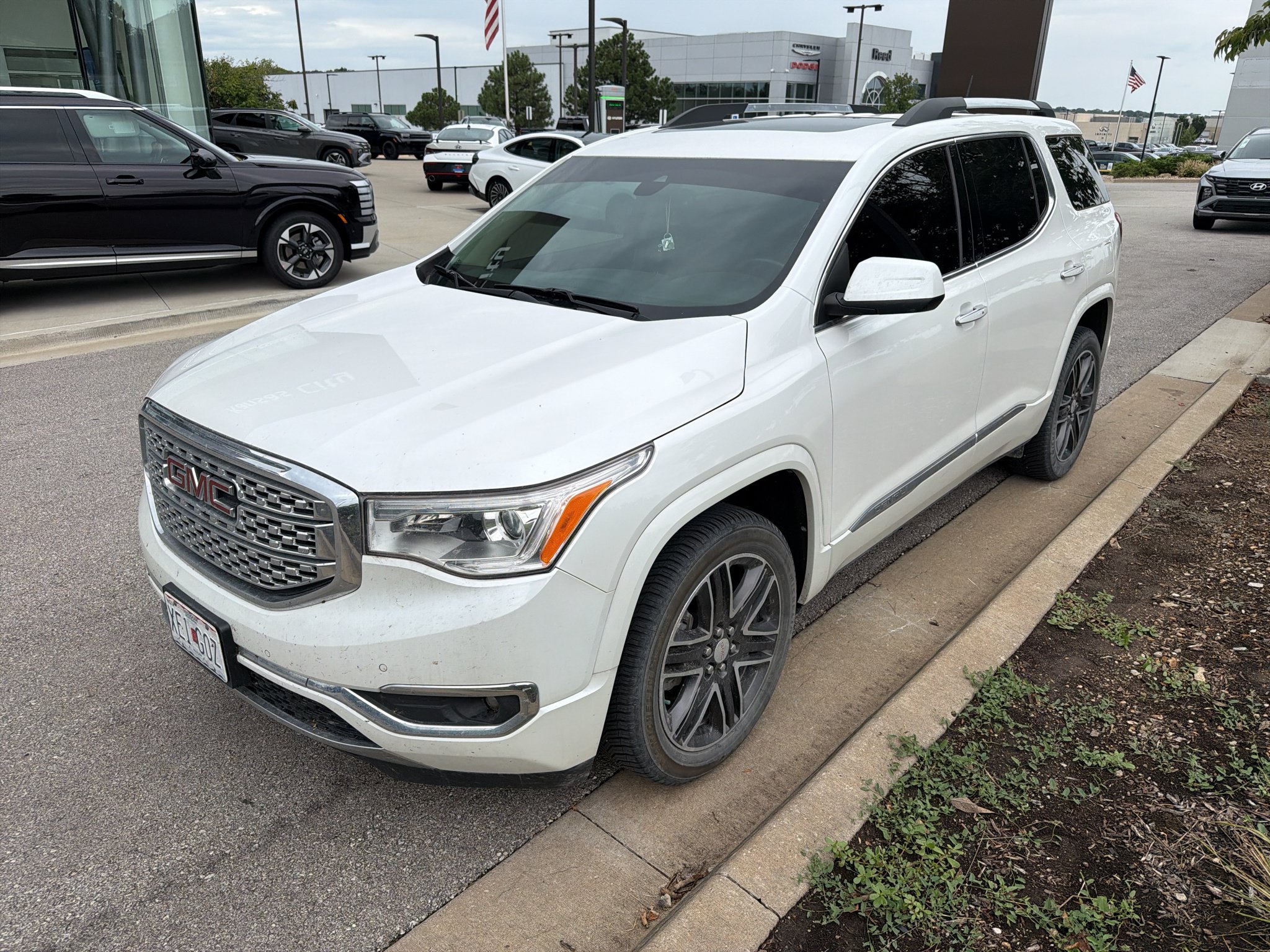 Used 2017 GMC Acadia Denali FWD image 1