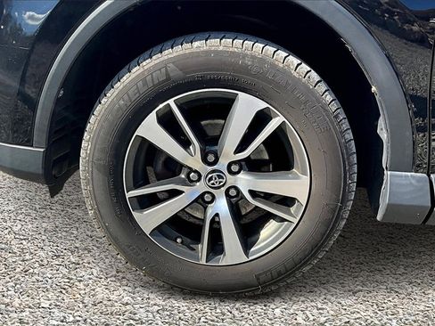 Used 2018 Toyota RAV4 XLE image 8