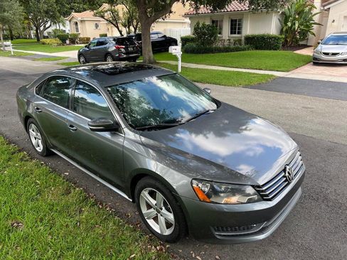 Used 2013 Volkswagen Passat 2.5 SE FWD image 3