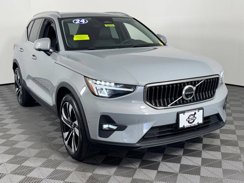 Certified 2024 Volvo XC40 B5 Plus w/ Protection Package Premier AWD/4WD image 3