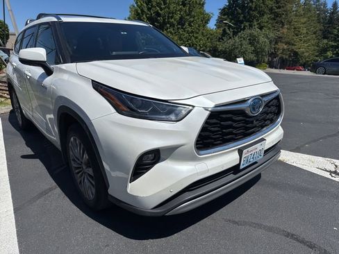 Used 2020 Toyota Highlander Platinum AWD/4WD image 3
