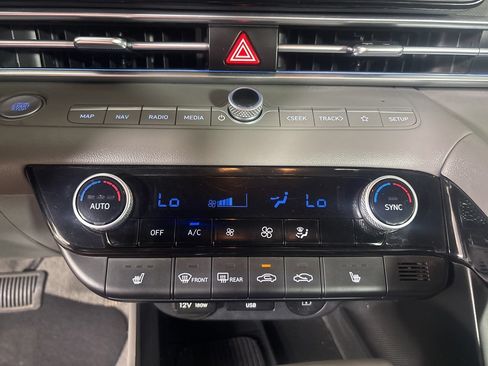 Used 2024 Hyundai Elantra SEL w/ Convenience Package FWD image 21