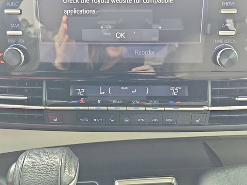 Used 2021 Toyota Sienna XLE image 30