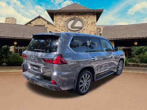 Used 2017 Lexus LX 570 4WD w/ Luxury Package image 2