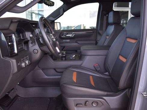 Used 2025 GMC Sierra 1500 AT4 w/ AT4 Premium Package AWD/4WD image 4