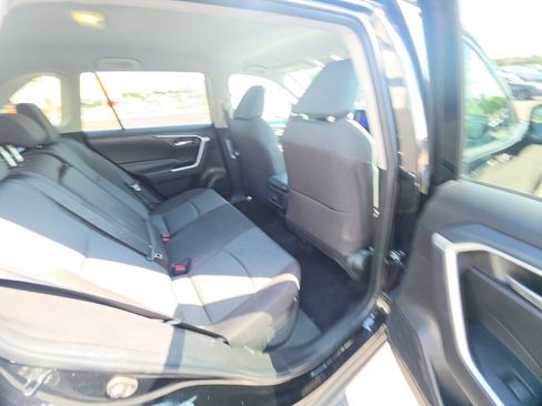 Used 2025 Toyota RAV4 XLE AWD/4WD image 31