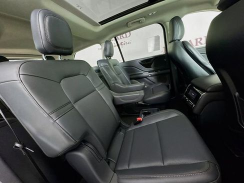 New 2026 Lincoln Aviator AWD image 30
