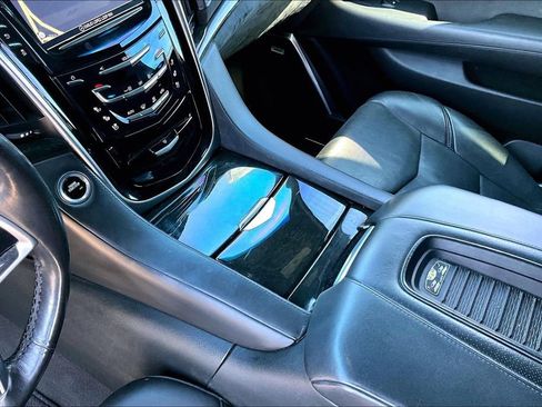 Certified 2019 Cadillac Escalade Platinum AWD/4WD image 17