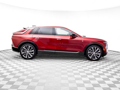 Certified 2025 Cadillac Lyriq Luxury w/ LPO, Floor Liner Package image 7