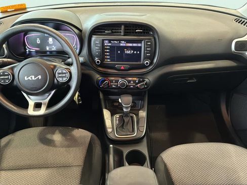 Used 2023 Kia Soul LX w/ LX Technology Package FWD image 25