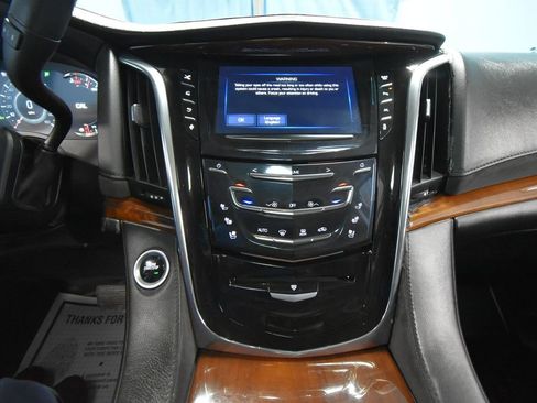 Used 2016 Cadillac Escalade Premium AWD/4WD image 18