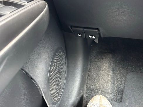 Used 2018 Nissan Versa SV image 19