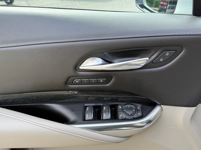Used 2022 Cadillac XT4 Premium Luxury w/ Safety Alert Package FWD image 14
