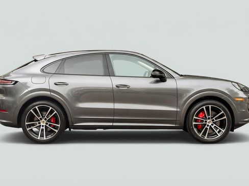 Used 2025 Porsche Cayenne S AWD/4WD image 5