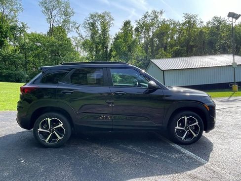 Used 2023 Chevrolet TrailBlazer RS w/ Convenience Package AWD/4WD image 2