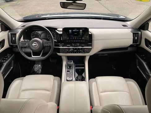 Used 2023 Nissan Pathfinder SL AWD/4WD image 21