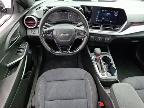 Used 2024 Chevrolet Trax RS FWD image 11