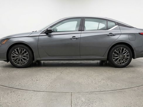 Used 2025 Nissan Altima 2.5 SV FWD image 5