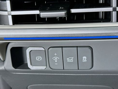 Used 2024 Hyundai Santa Fe Limited image 17