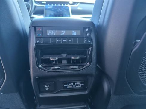 Used 2021 Jeep Grand Cherokee L Limited AWD/4WD image 30