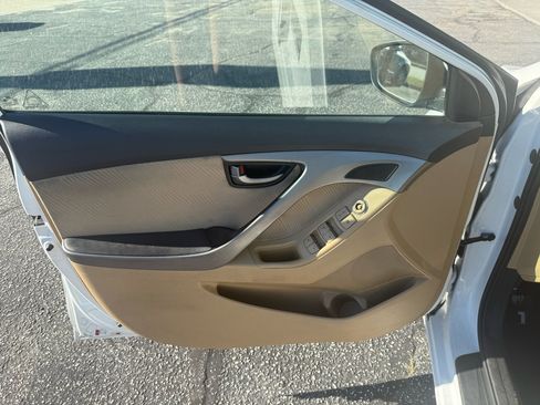 Used 2013 Hyundai Elantra GLS w/ Preferred Pkg image 6