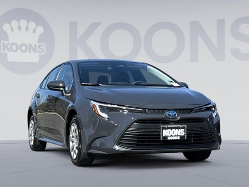 Used 2025 Toyota Corolla LE image 10