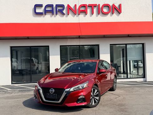Used 2019 Nissan Altima 2.5 SV FWD image 2