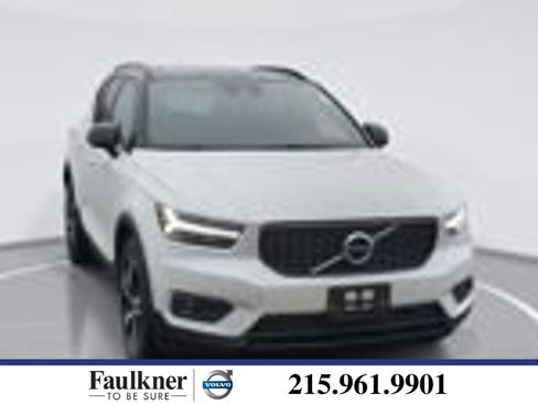 Used 2021 Volvo XC40 T5 R-Design image 1