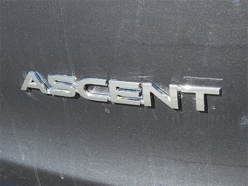 Used 2024 Subaru Ascent Premium image 9