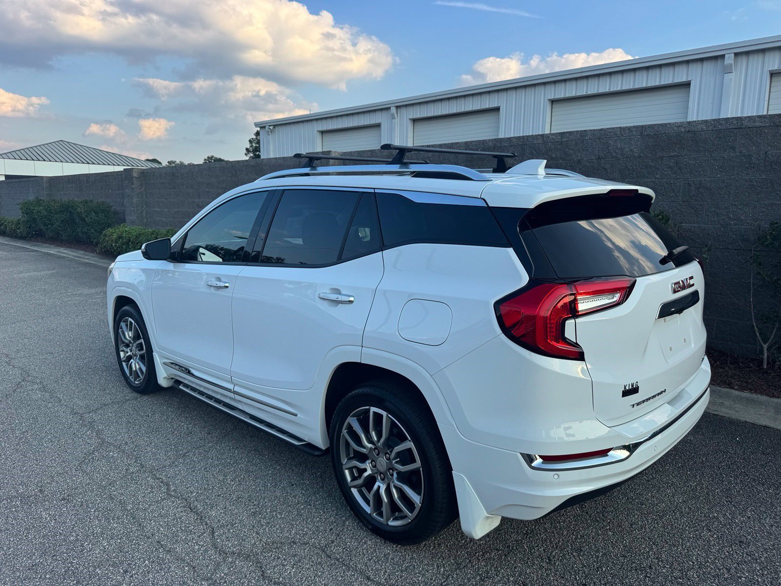 Used 2024 GMC Terrain Denali w/ Denali Premium Package AWD/4WD image 6
