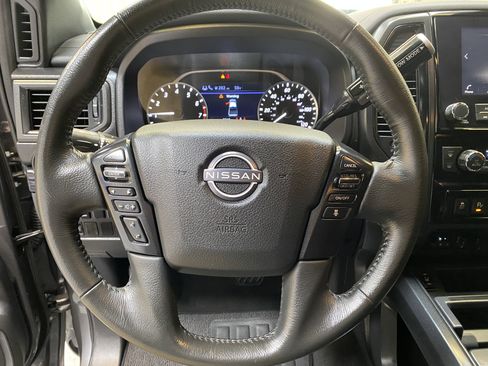 Used 2024 Nissan Titan SV w/ SV Convenience Package image 29