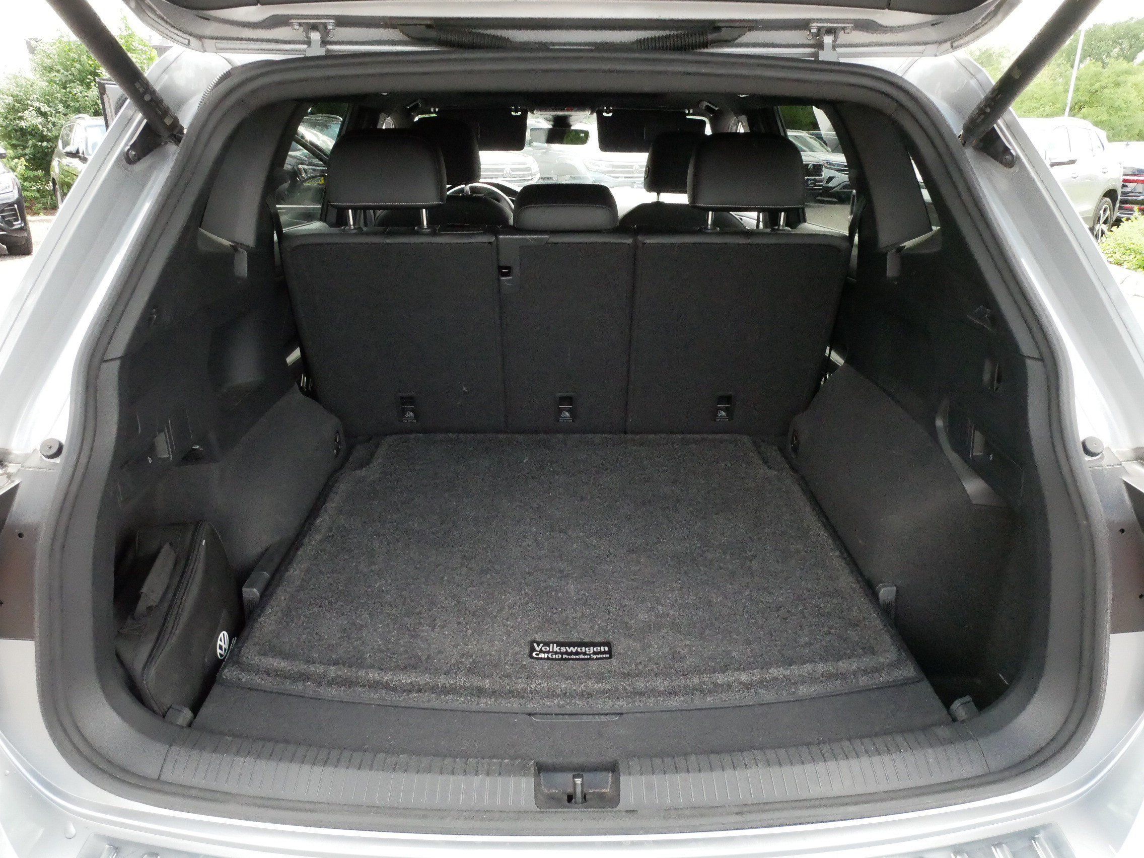 Certified 2022 Volkswagen Tiguan SE R-Line AWD/4WD image 18