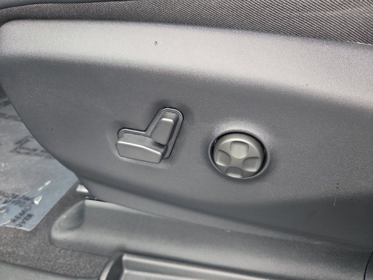 New 2027 Chrysler Pacifica Select w/ Family Tech Group FWD image 21
