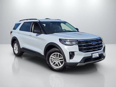 Used 2026 Ford Explorer Active w/ Active Comfort Package RWD image 1
