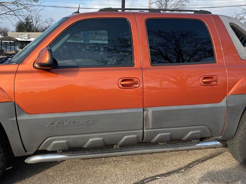 Used 2005 Chevrolet Avalanche LS w/ Sun And Sound Package image 6