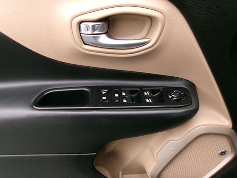 Used 2016 Jeep Renegade 75th Anniversary image 15