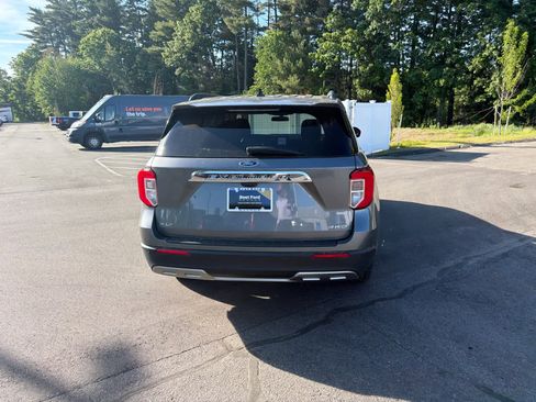 Used 2021 Ford Explorer XLT w/ Equipment Group 202A AWD/4WD image 6