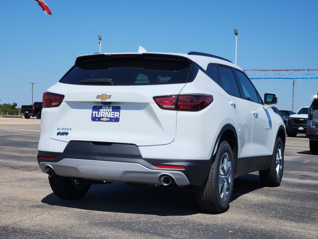 New 2026 Chevrolet Blazer LT w/ Sound & Technology Package FWD image 3