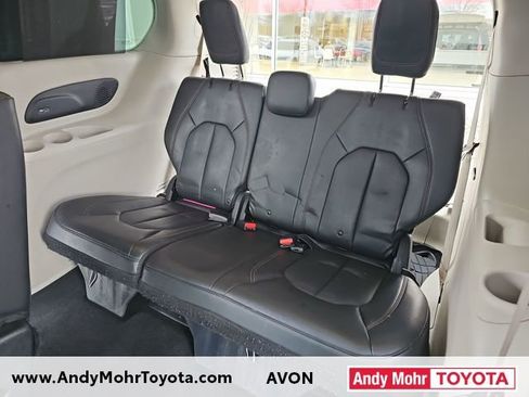 Used 2018 Chrysler Pacifica Touring-L Plus image 26