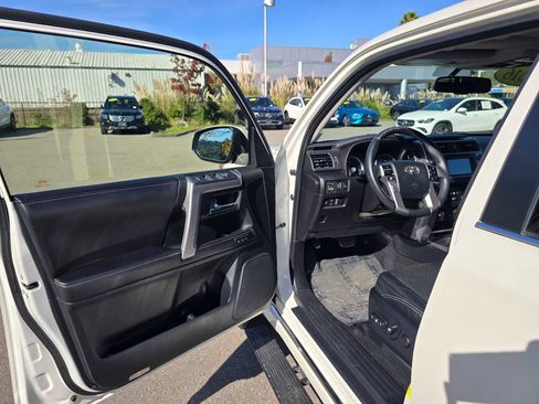 Used 2016 Toyota 4Runner Limited image 21