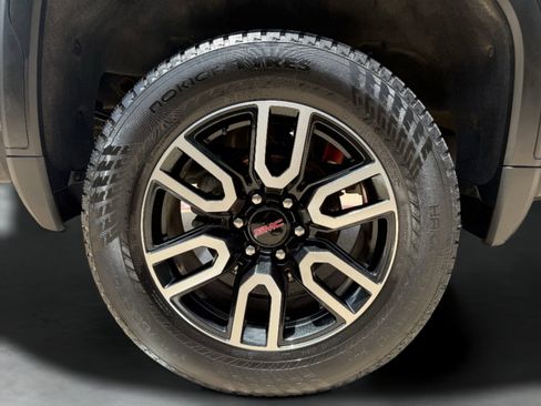 Used 2024 GMC Sierra 1500 AT4 image 12