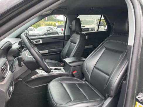 Used 2024 Ford Explorer XLT w/ Equipment Group 202A image 13