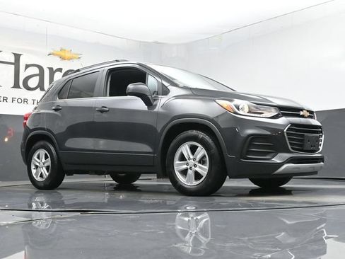 Used 2017 Chevrolet Trax LT FWD image 2