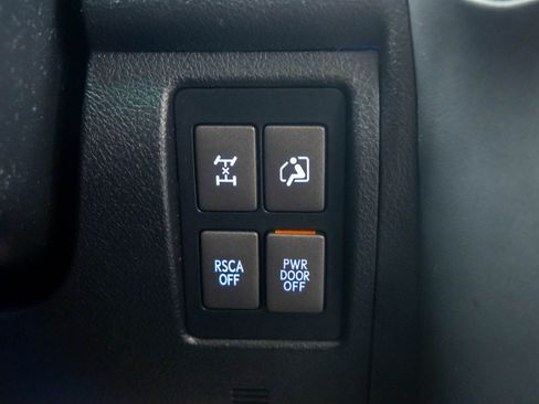 Used 2014 Lexus LX 570 4WD w/ Luxury Package image 25