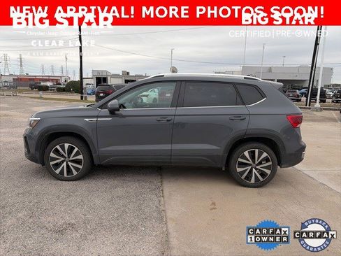 Used 2024 Volkswagen Taos SE image 1